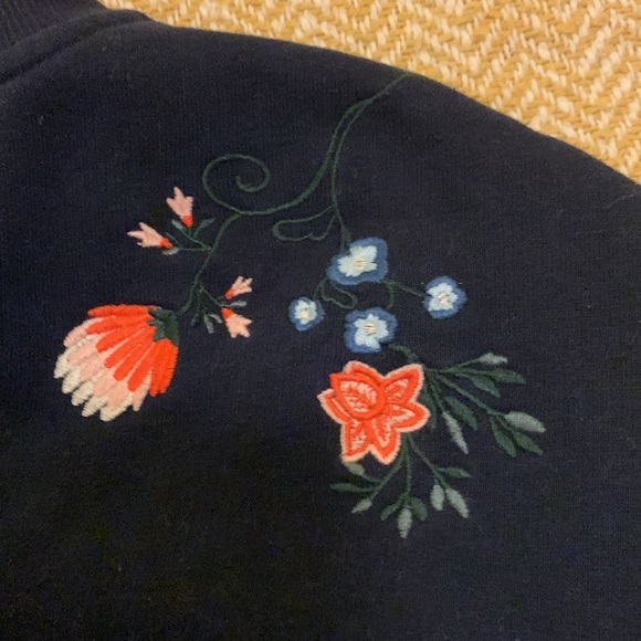 Twik (Simons) Embroidered Oversized and Cropped Sweatshirt - Picture 6 of 6